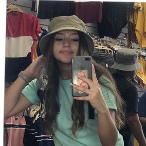 Meet your Posher, Ariana